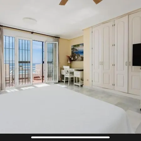 Belen 1 Casa 8 إِستيبونا