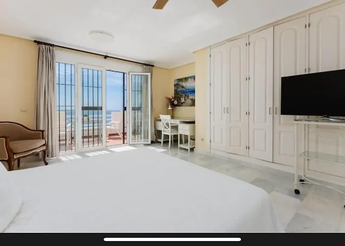 Belen 1 Casa 8 إِستيبونا