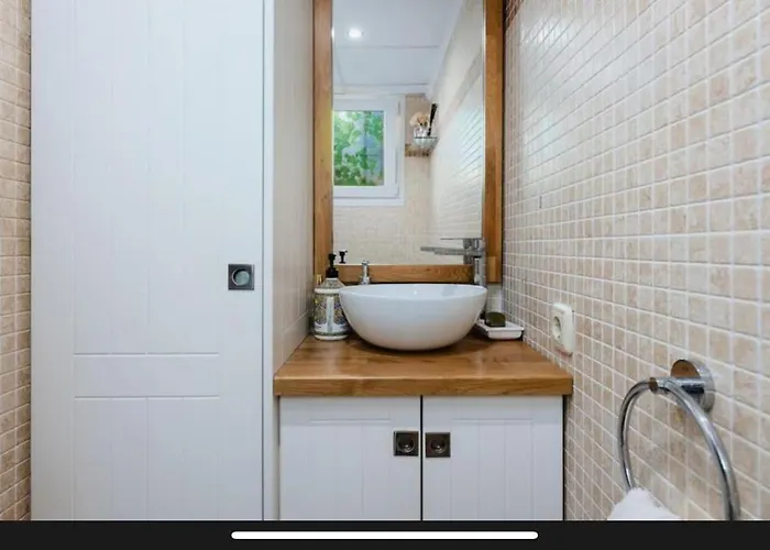 Belen 1 Casa 8 إِستيبونا