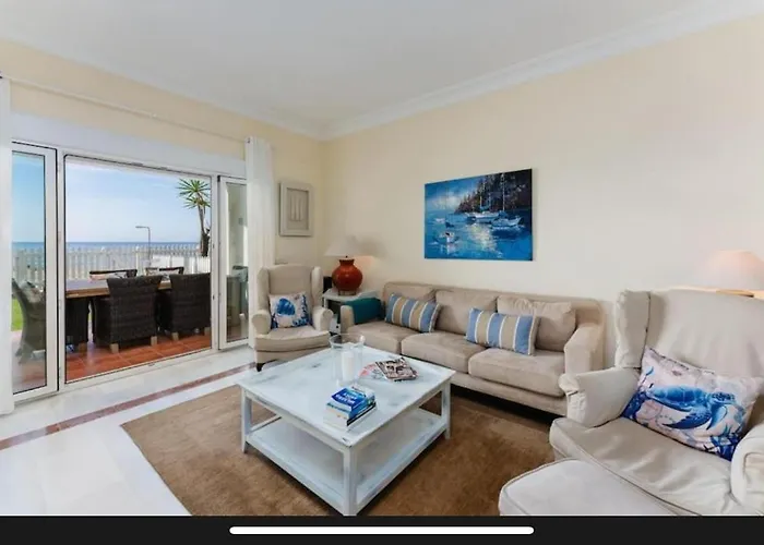 Belen 1 Casa 8 إِستيبونا